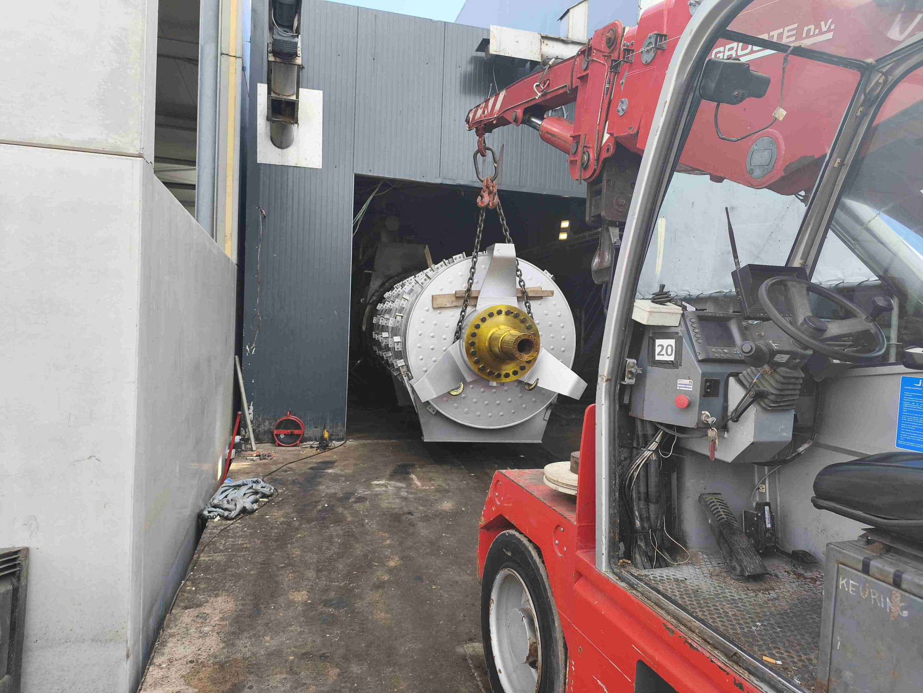 Reparação e substituição do rotor de um secador de disco industrial